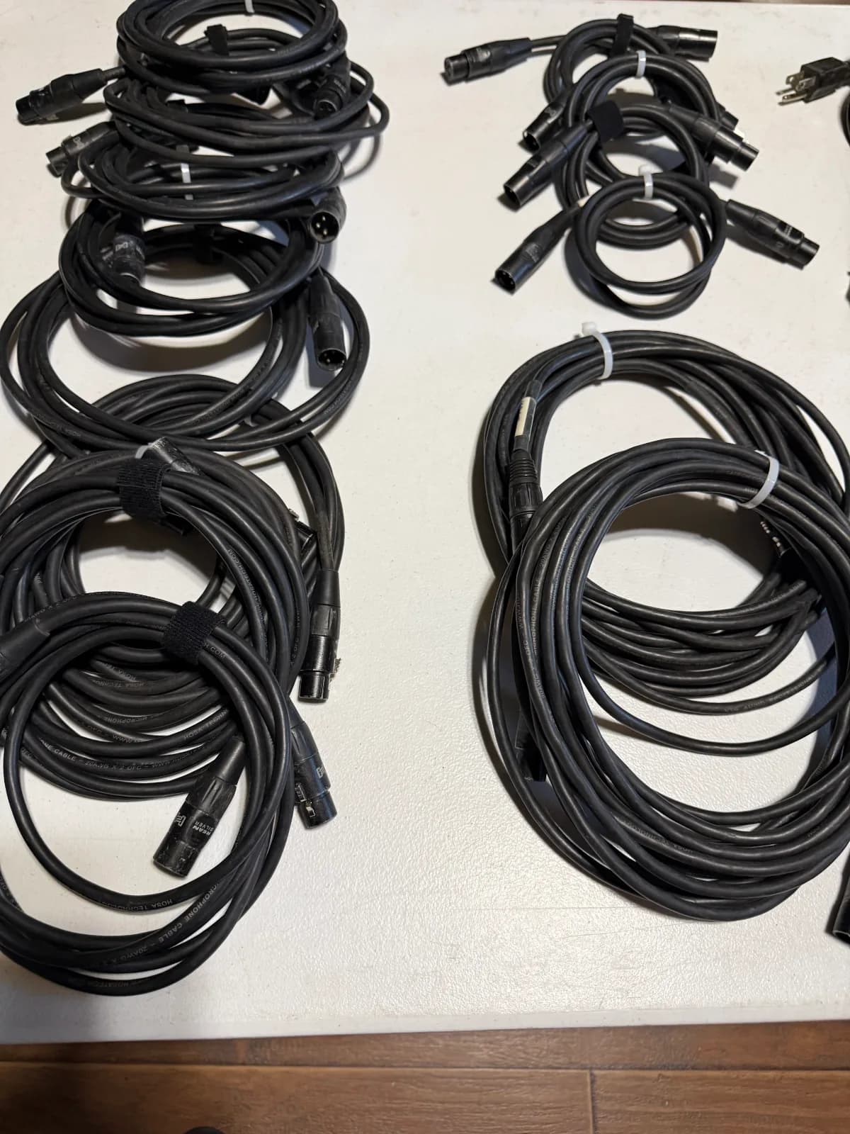 HOSA XLR MICROPHONE CABLES – 3', 10' & 20' – PROFESSIONAL AUDIO / DJ CABLES